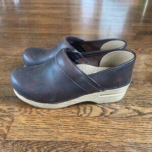 Dansko Professional Clogs | Women's Size 37 (US 6.5-7)